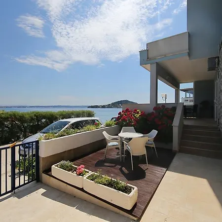 Apartment Punta Preko